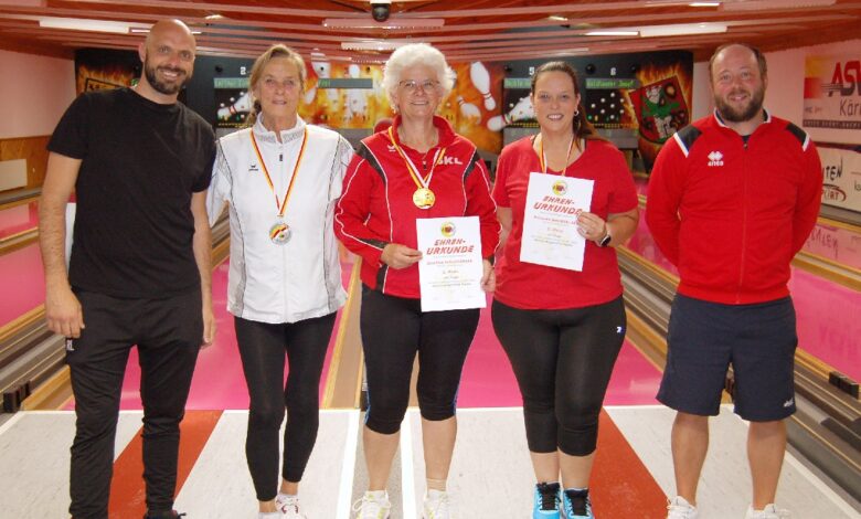 von links: KSKV-Vizepräsident und Sportobmann Roman Leitner, Gernot Harder (KC Philips), Landesmeisterin Josefine Waldhauser, Michaela Waldhauser (beide BSG Ktn. Landesregierung) und KSKV-Vizepräsident Gernot Harder © KSK Klagenfurt-Magdalensberg