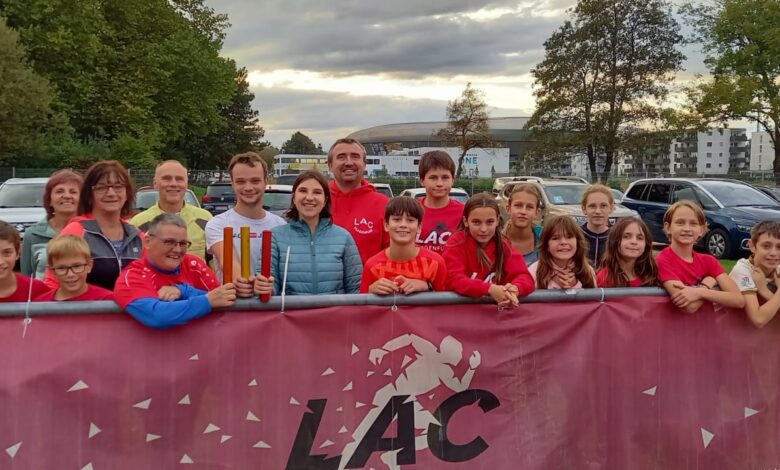 Foto/Günther Gasper: LAC-Kinder mit den Special Olympics Athlet:innen und Trainer Markus Auer