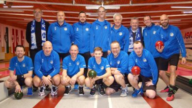 KSK Klagenfurt-Magdalensberg Stehend von links: Ilija Lamesic, Josef Köstinger, BL-Kapitän Daniel Waldhauser, Günter Wiederin, Adolf Pichler, Günter Snieder sen. & jun. und Roman Leitner; hockend: Martin Oberrauner, Andrej Lahovec, Dominik Konec, Rafael Waldhauser, Obmann Werner Rössler und Patrick Geier ©KSK Klagenfurt-Magdalensberg