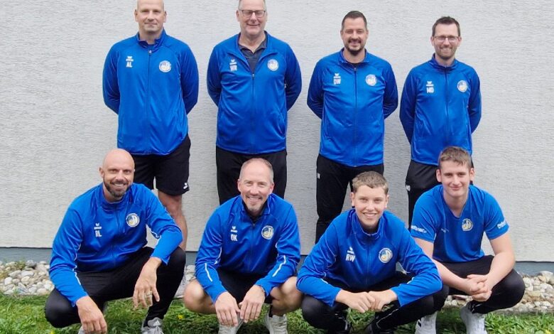 stehend von links: Andrej Lahovec, Werner Rössler, Daniel Waldhauser und Martin Oberrauner; Hockend: Roman Leitner, Dominik Konec, Rafael Waldhauser und Sandro Winter © KSK Klagenfurt-Magdalensberg