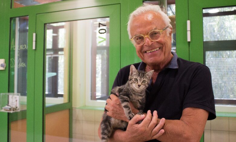 Erwin Neuwirth setzt sich mit viel Humor für das Wohl unserer Tiere im TiKo ein. © TiKo